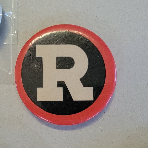 7 CFL Ottawa Roughrider Buttons / Pinbacks - Picture 5 of 8